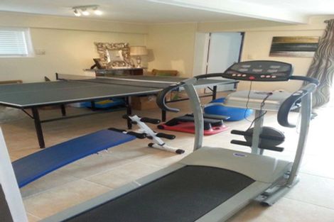 Photo of property in 26 Beach Road, Mellons Bay, Auckland, 2014