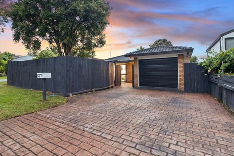 Photo of property in 2/19 Sailfish Drive, West Harbour, Auckland, 0618