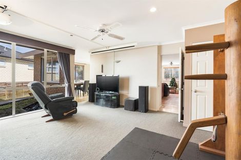 Photo of property in 2/39 Marriott Road, Pakuranga, Auckland, 2010