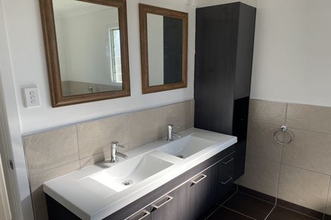 Photo of property in 11 Youngs Road, Papakura, 2110