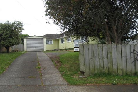Photo of property in 28 Farnborough Crescent, Mangere, Auckland, 2022