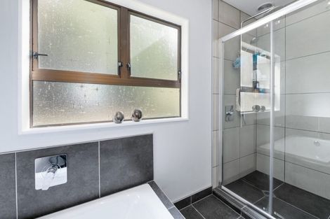 Photo of property in 43 Franklyn Road, Tawa, Wellington, 5028