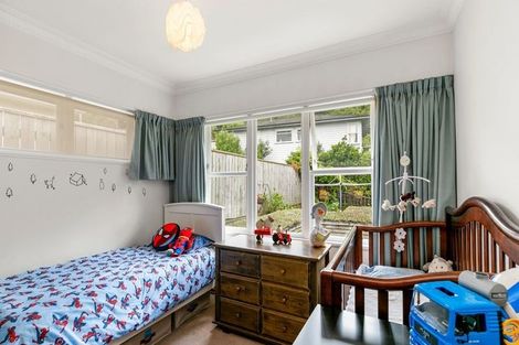 Photo of property in 327 Main Road, Tawa, Wellington, 5028