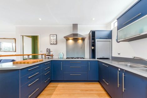 Photo of property in 221 Vipond Road, Stanmore Bay, Whangaparaoa, 0932