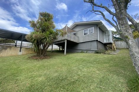 Photo of property in 2/247 Wairau Road, Totara Vale, Auckland, 0627