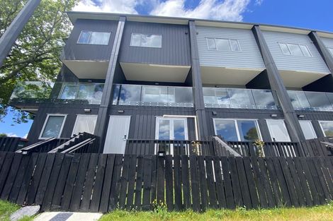 Photo of property in 57d Edmonton Road, Henderson, Auckland, 0612