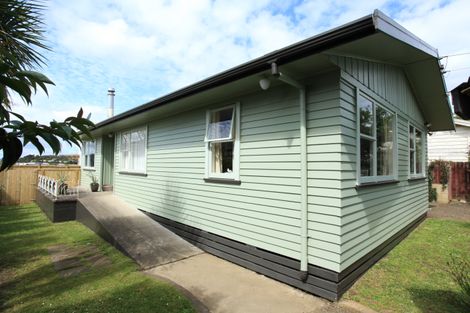 Photo of property in 19 Lorenzen Bay Road, Raglan, 3225