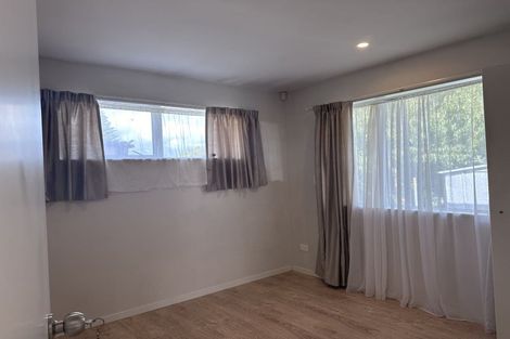 Photo of property in 33 Hutchinsons Road, Bucklands Beach, Auckland, 2014