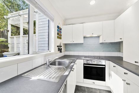 Photo of property in 25 Omar Street, Khandallah, Wellington, 6035