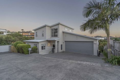 Photo of property in 13 Bintulu Place, Fairview Heights, Auckland, 0632