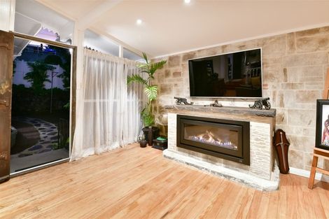 Photo of property in 76 Chivalry Road, Glenfield, Auckland, 0629