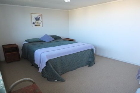 Photo of property in 60 Nash Parade, Foxton Beach, Foxton, 4815