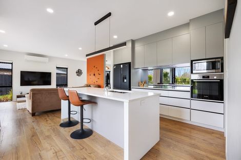 Photo of property in 23 Vogwill Road, Kumeu, 0810