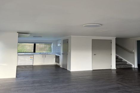 Photo of property in 2/523 Glenfield Road, Glenfield, Auckland, 0629