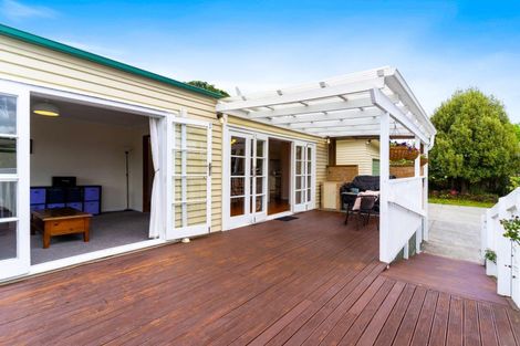 Photo of property in 17 Paramu Avenue, Birkdale, Auckland, 0626