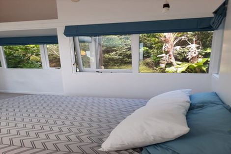 Photo of property in 28 Chelverton Terrace, Red Beach, 0932