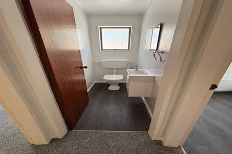 Photo of property in 28 Rewarewa Crescent, Waikanae, 5036