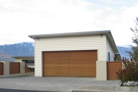 Photo of property in 23 Wynyard Crescent, Fernhill, Queenstown, 9300