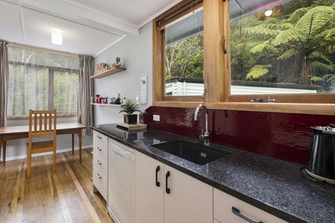 Photo of property in 104 Pinehaven Road, Pinehaven, Upper Hutt, 5019