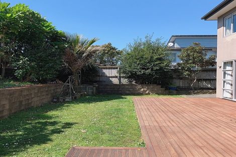 Photo of property in 17 Harrowglen Drive, Northcross, Auckland, 0632