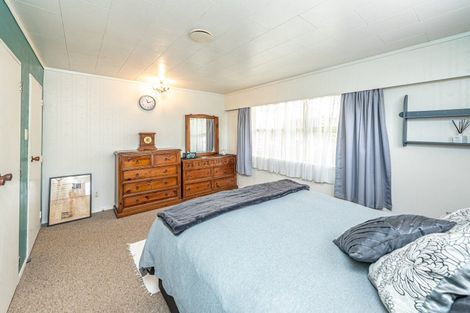 Photo of property in 102 Hinau Street, Castlecliff, Whanganui, 4501