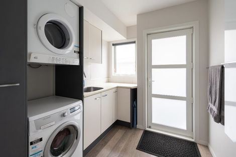 Photo of property in 21 Cheyne Walk, Newlands, Wellington, 6037