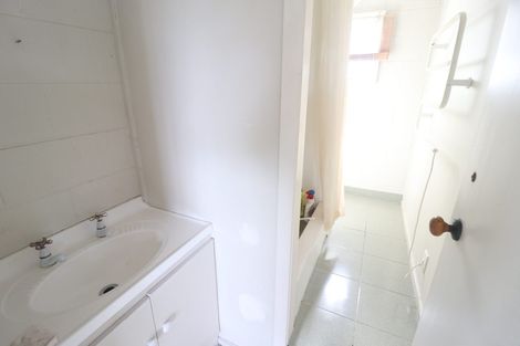 Photo of property in 142 Mokoia Road, Chatswood, Auckland, 0626