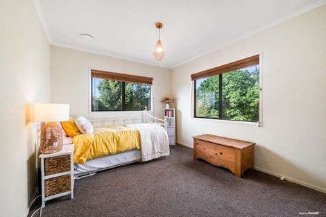 Photo of property in 8 Seamount Drive, Red Beach, 0932