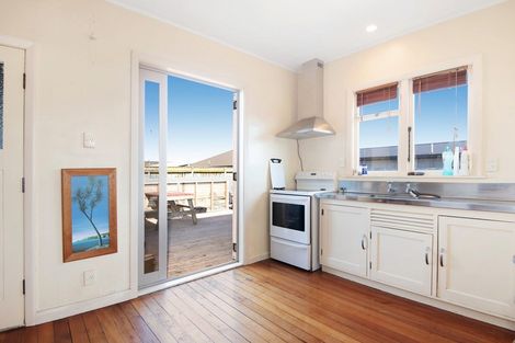 Photo of property in 135 Roberts Line, Kelvin Grove, Palmerston North, 4414