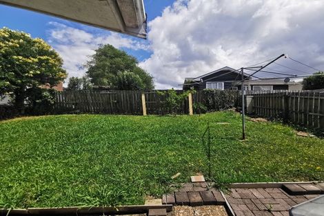 Photo of property in 108e Colwill Road, Massey, Auckland, 0614