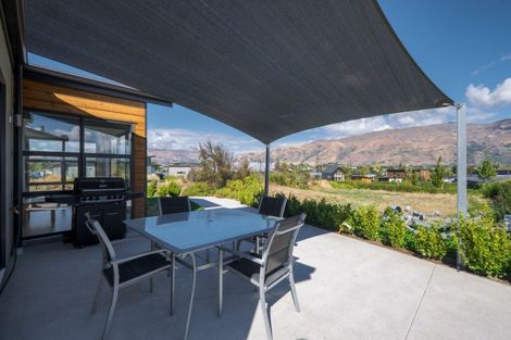 Photo of property in 15 Matipo Street, Wanaka, 9305