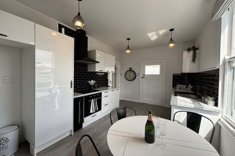 Photo of property in 10a Hereford Street, West End, Palmerston North, 4410