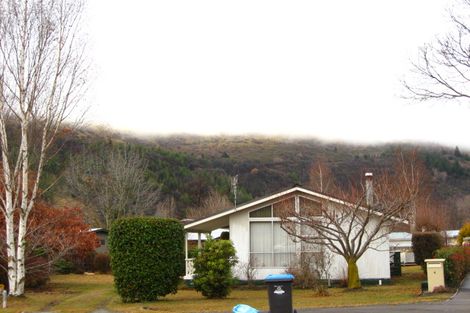 Photo of property in 3 Mckibbin Place, Arrowtown, 9302