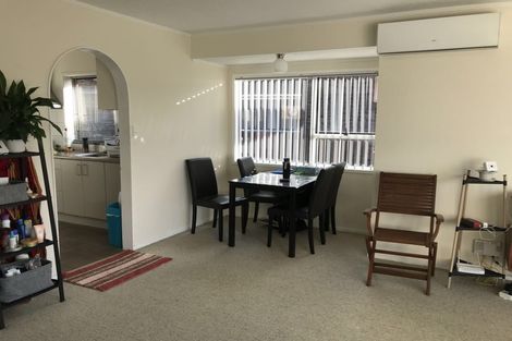 Photo of property in 1/309 Wairau Road, Totara Vale, Auckland, 0627