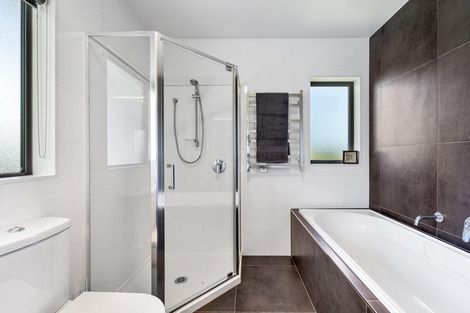 Photo of property in 22 Woodridge Drive, Stanmore Bay, Whangaparaoa, 0932