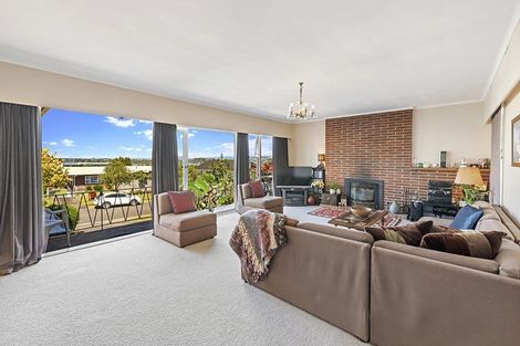 Photo of property in 23 Ellesmere Crescent, Pakuranga Heights, Auckland, 2010
