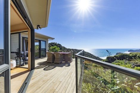 Photo of property in 85 Piha Road, Piha, New Lynn, 0772