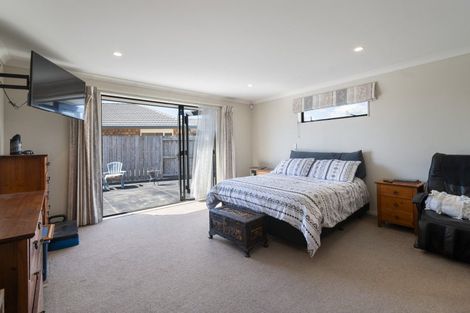 Photo of property in 42 Peter Hall Drive, Kelvin Grove, Palmerston North, 4414