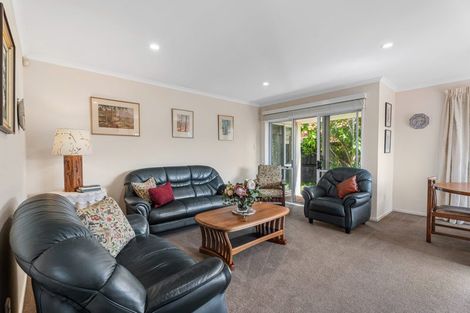 Photo of property in 31 Gillett Place, Botany Downs, Auckland, 2014