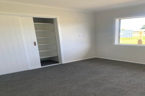 Photo of property in 4 Van Baarle Close, Carterton, 5713