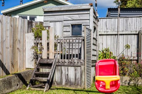 Photo of property in 43 Mark Avenue, Paparangi, Wellington, 6037