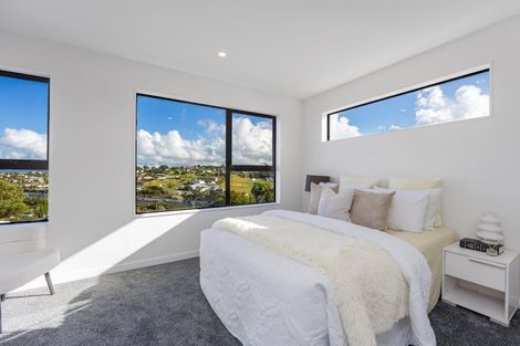 Photo of property in 19 Cedar Heights Avenue, Massey, Auckland, 0614
