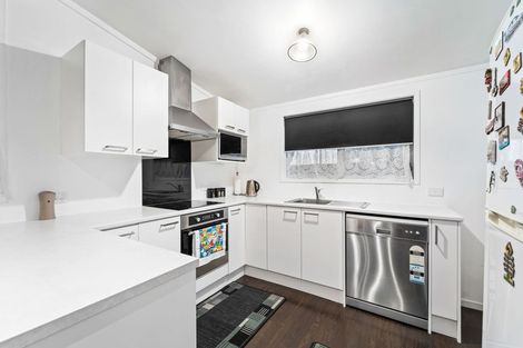 Photo of property in 35 Waimumu Road, Massey, Auckland, 0614