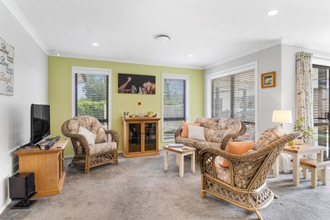 Photo of property in 13 Feist Street, Carterton, 5713