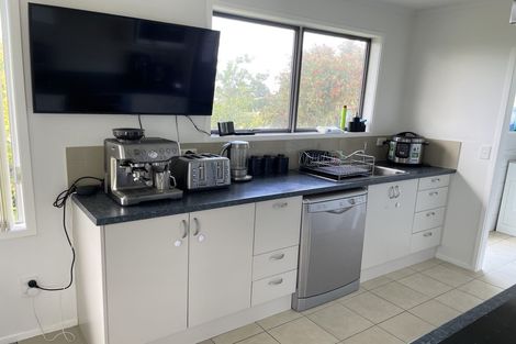 Photo of property in 28a Waimumu Road, Massey, Auckland, 0614