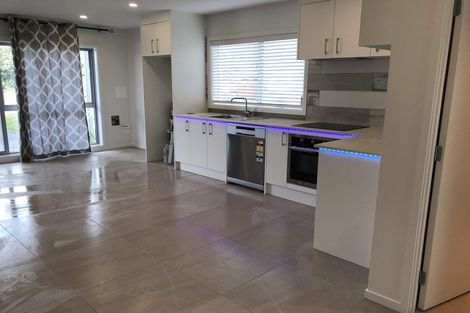 Photo of property in 36 Sunset Road, Unsworth Heights, Auckland, 0632