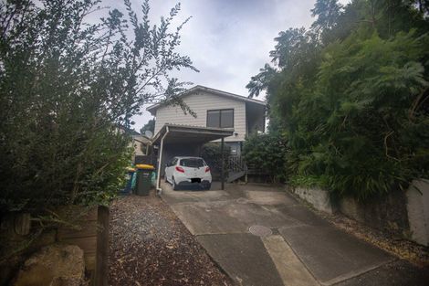 Photo of property in 2/21 Tahu Crescent, Sunnynook, Auckland, 0620