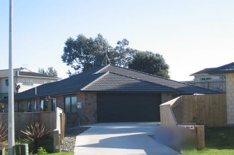 Photo of property in 33 Gandalf Crescent, Paraparaumu, 5032