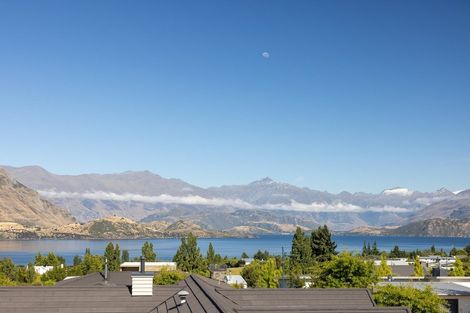 Photo of property in 3 Urquhart Place, Wanaka, 9305