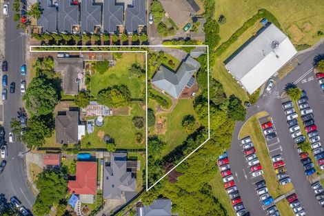 Photo of property in 68 Buscomb Avenue, Henderson, Auckland, 0610